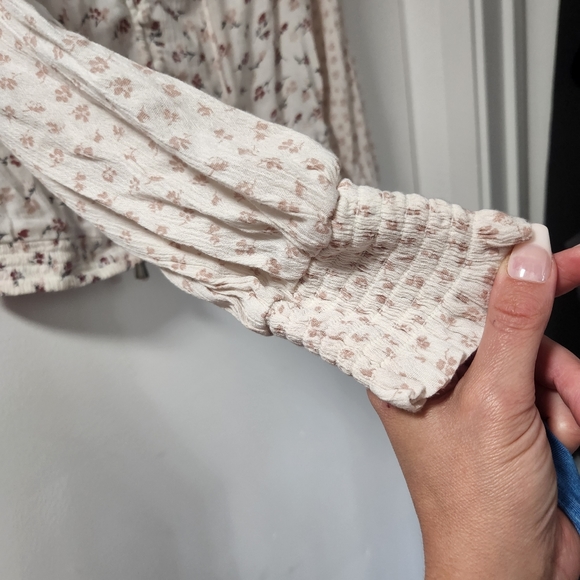 #BOGO Abercrombie & Fitch lightweight floral summer blouse size small - Picture 4 of 6